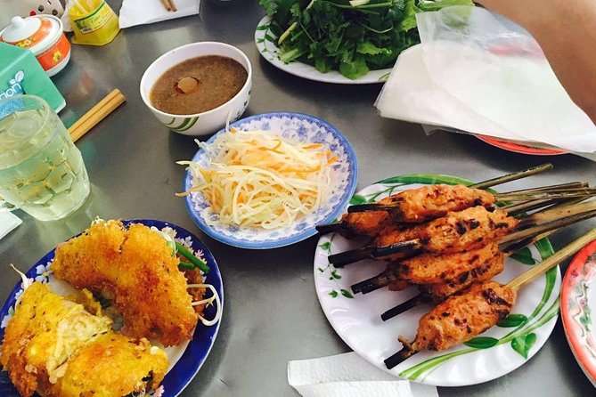 Hanoi street food tour (small group) - Stop 1: Nộm Bò Khô ở Bờ Hồ, a crunchy start that wakes your palate