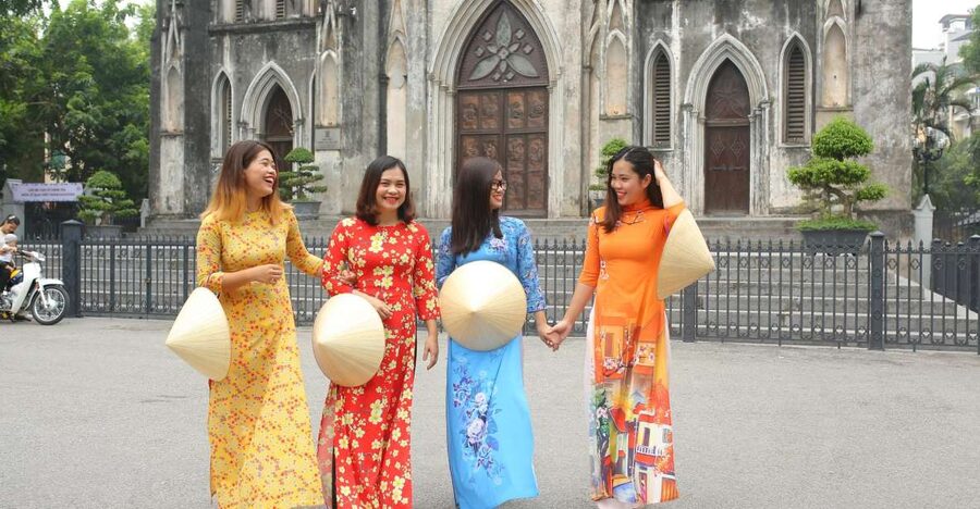 Hanoi: Traditional Ao Dai Dress and Non La Hat Rental - Where You Start: 38 Bat Su Street and the Pickup-to-Photo Flow