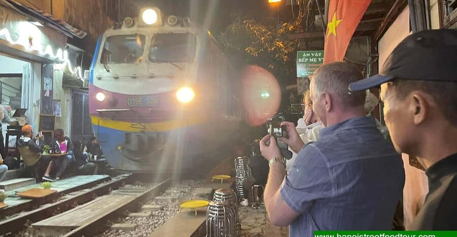 Hanoi Train Street +Best Street Food eating in old quarter - Egg coffee and che in the Old Quarter: the sweet break you’ll remember