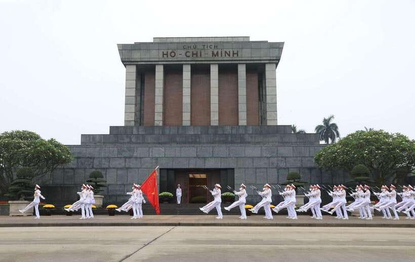 Hanoi: Vietnam Military History Museum & Landmarks Tour - Viewpoint stop: a quick outdoors reset