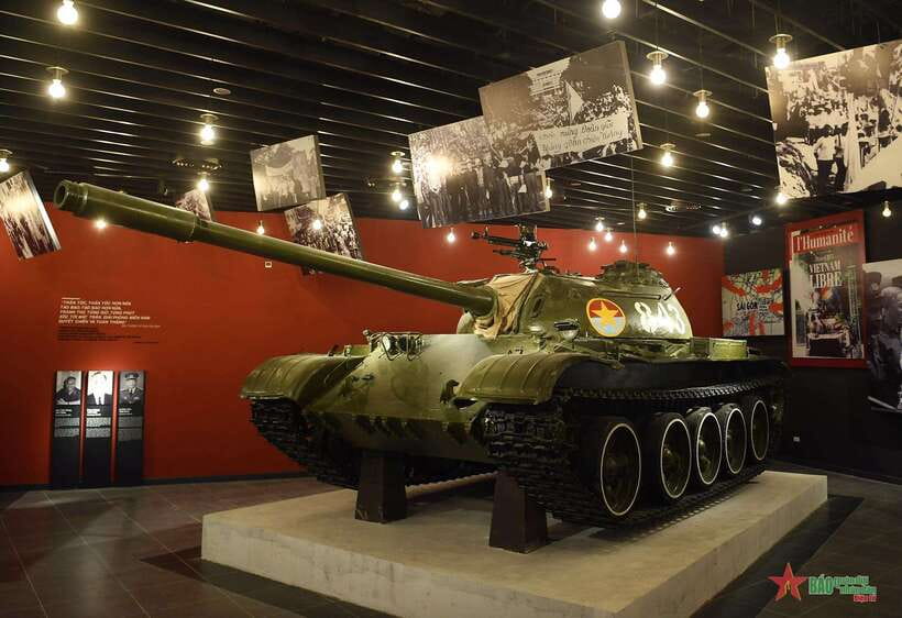 Hanoi: Vietnam Military History Museum & Landmarks Tour - Guide-led pacing: fitting a big day into 4.5 hours