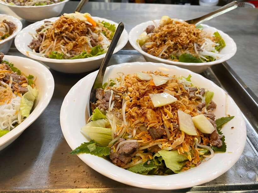 Hanoi: Vietnamese Street Food Tour with Egg Coffee - Walking Hanoi’s Old Quarter, where you learn by moving