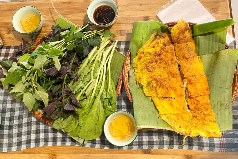Hanoi: Vietnamese Street Food Tour with Egg Coffee - What you eat: small plates, big variety, no food fatigue