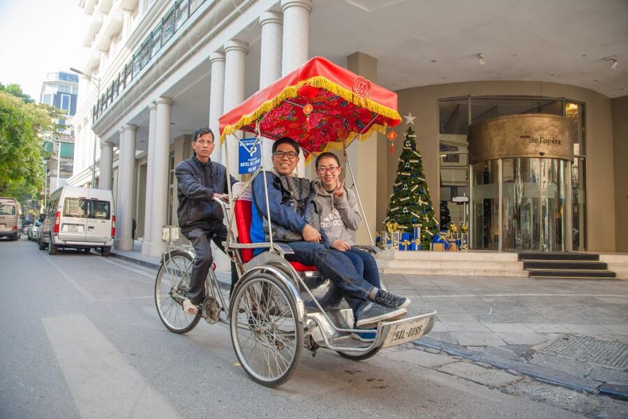 Hanoi Walking Street Food Tour & Cyclo Ride - Bánh mì stop: the pâté-style sandwich moment