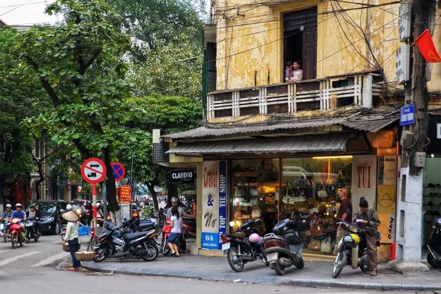 Hanoi: Walking Street Food Tour & Train Street w/Local Guide - Key highlights you will feel fast
