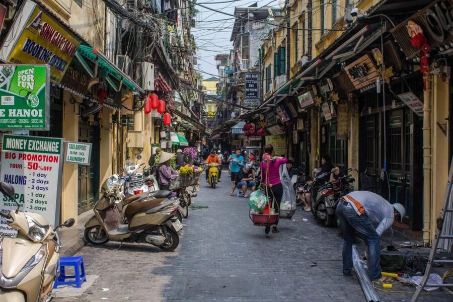 Hanoi: Walking Street Food Tour & Train Street w/Local Guide - Street food tastings you can plan around, from bún chả to bánh cuốn