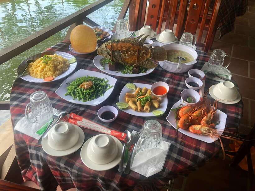 HCM: Mekong Delta Islands Boat & Tuk-Tuk Tour with Tastings - Ben Tre and the village rhythm, from boats to bikes