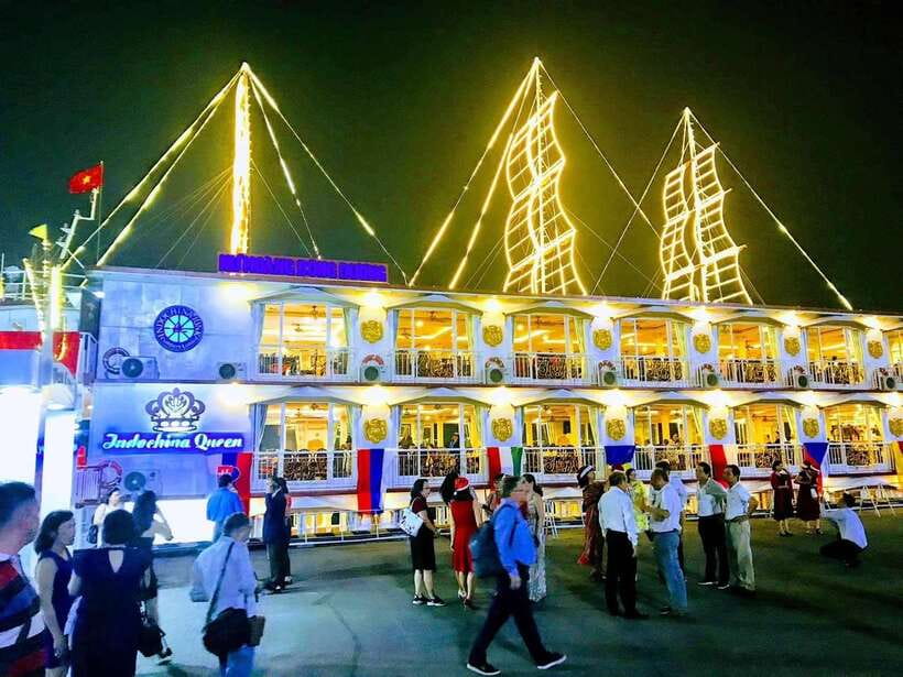 HCM: Saigon River Dinner Cruise - Boat time on the Saigon River, with illuminated city views