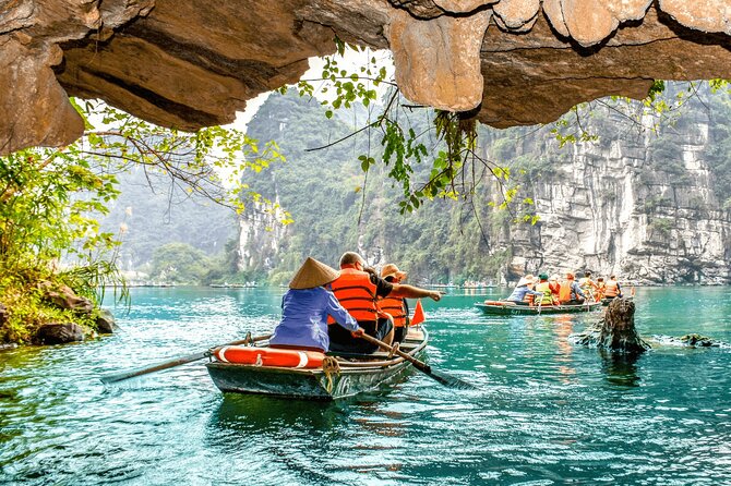 Highlight Ninh Binh Full Day Tour Tam Coc Boat, Mua Cave, Hoa Lu - Lunch buffet in Ninh Binh: vegetarian and vegan options that actually help
