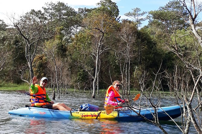 Hike and Kayak with exploring Tuyen Lam Lake in Da Lat - Picnic Lunch at the Lake: Simple Food That Actually Helps