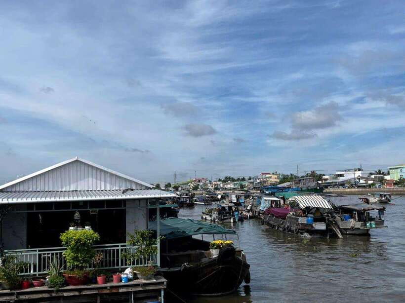 Ho Chi Minh: 1-Day Mekong Delta Tour-Floating Market & Islet - Traditional cakes, pop rice, and the flying menu