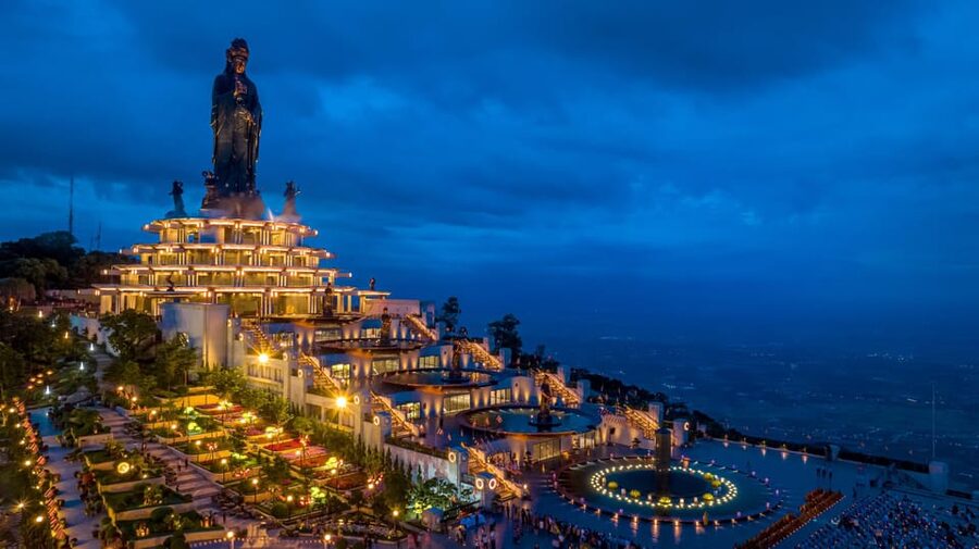 Ho Chi Minh: Black Virgin Mountain & Cao Dai Temple Tour - A vegan lunch in Tay Ninh, and why it fits the day