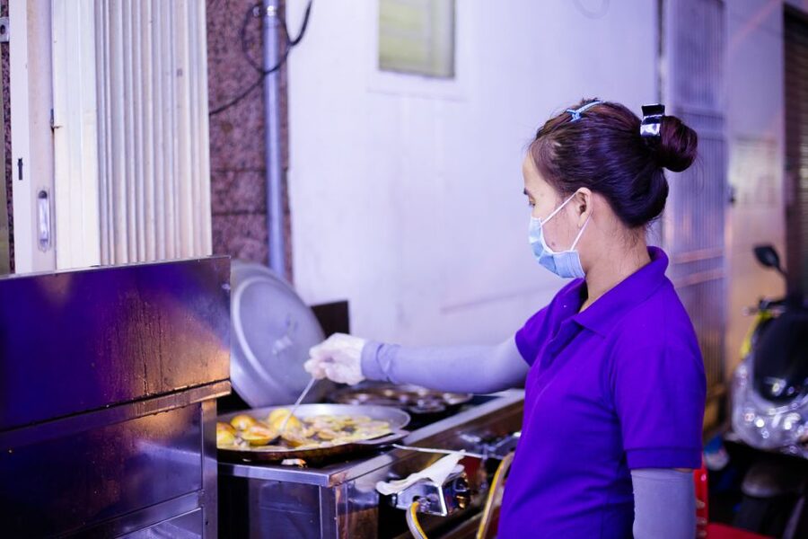 Ho Chi Minh City: Private Street Food Motorbike Tour - Flower market wandering and bánh tráng nướng at charcoal fire