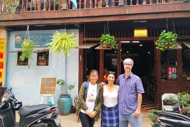 Ho Chi Minh City private walking tours with young local volunteers - Chợ Lớn and Quận 5: Pagodas, a Temple, and Cantonese-Saigon atmosphere