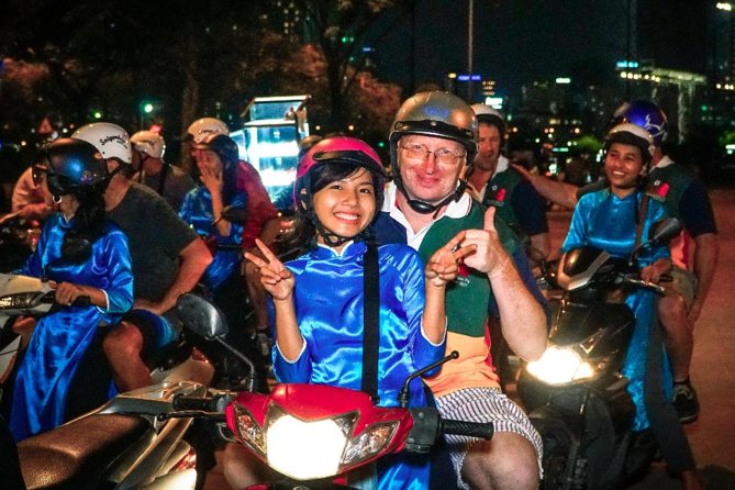 Ho Chi Minh Night Tour by Motorbikes with Female Rider | KissTour - Stop 4: A food and culture circuit, plus the city layout lesson