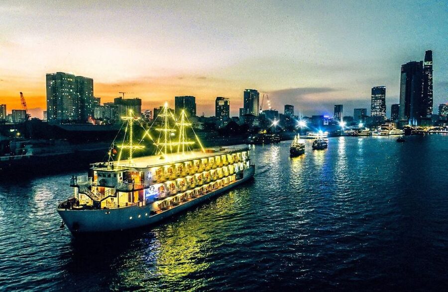 Ho Chi Minh: Private City Tour and Dinner Cruise with Buffet - The Transfer To Saigon River: From Streets To Skyline