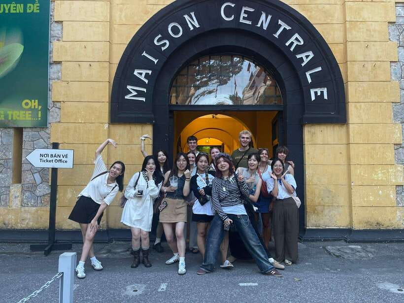 Hoa Lo Prison and Little Paris in Hanoi - Getting picked up at the Old Quarter or Ly Thai To Statue