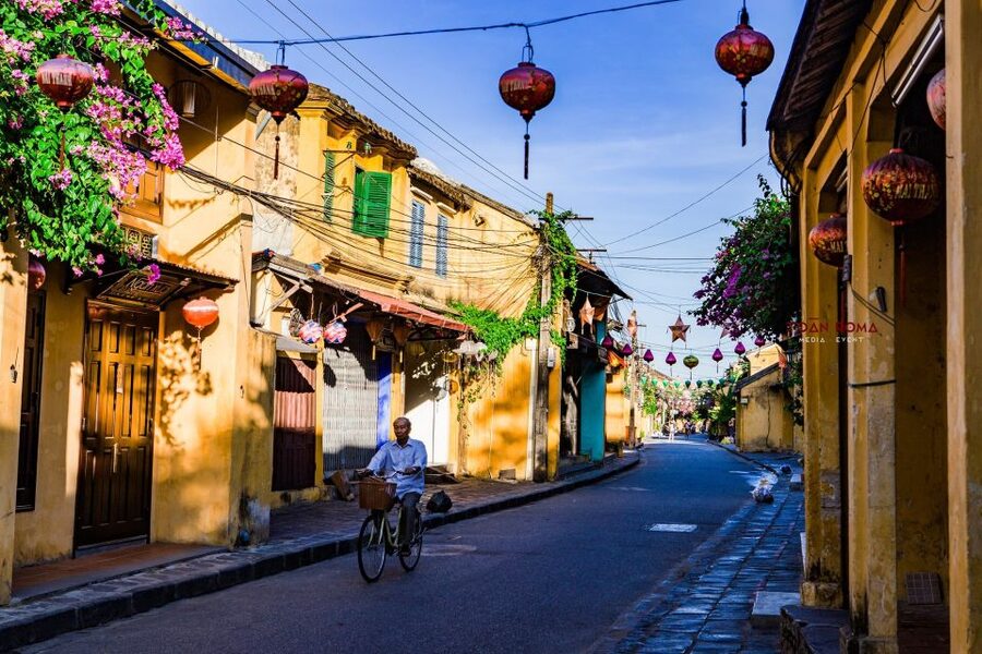 Hoi An: 2.5-Hour Street Food Tour - Markets and Street Vendors: Learning Without Making It Complicated