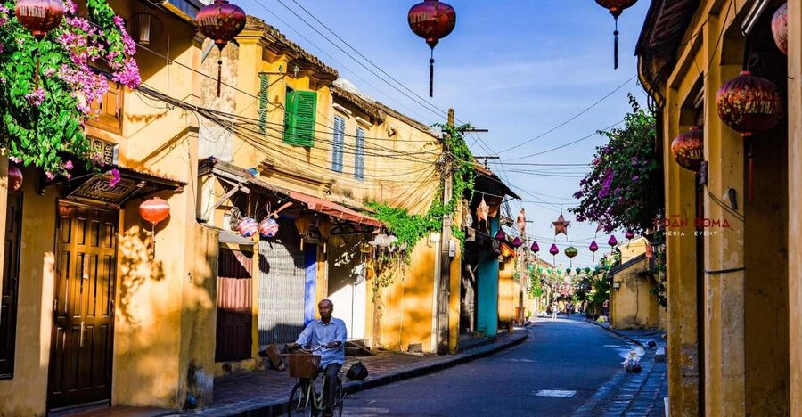 Hoi An: 2.5-Hour Street Food Tour - Meeting the Guide and Getting Oriented in Minutes