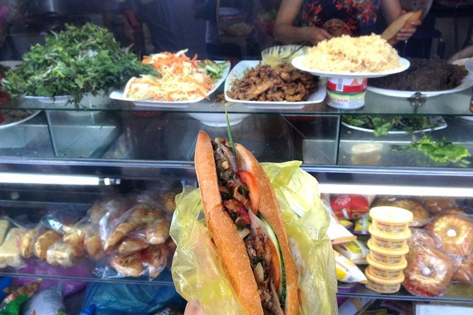 Hoi An at Sunset: Authentic Local Street Food Tour - The guide factor: what you gain beyond the menu
