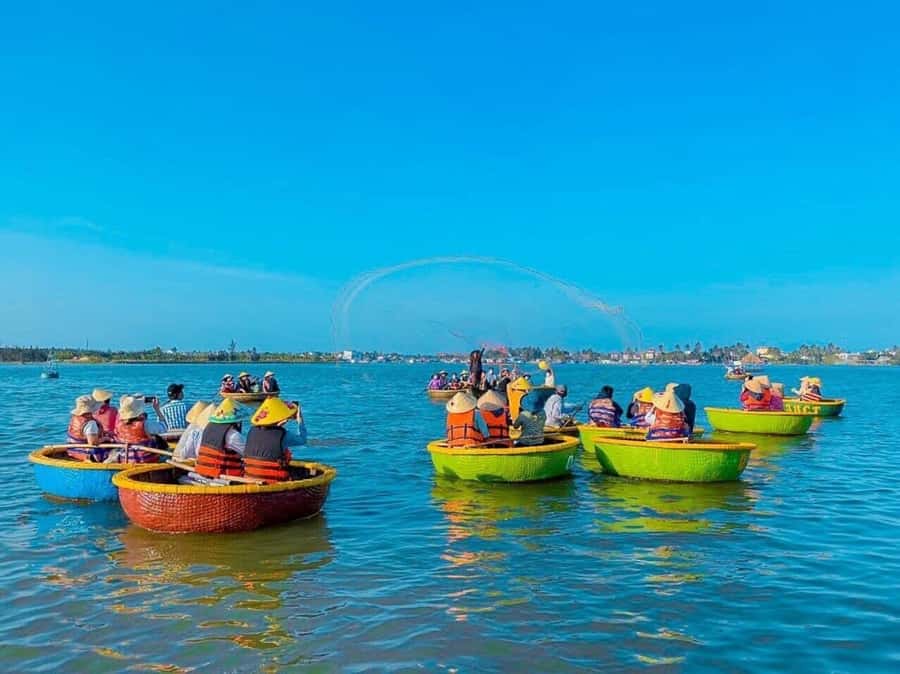 Hoi An : Bamboo Basket Boat Tour with Transportation - Fishing with locals: round-net and cast-net practice you can actually try