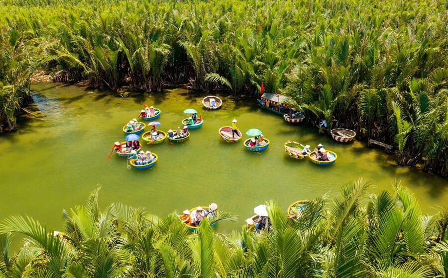 Hoi An: Basket boat tour at the coconut village - Photo-friendly moments, hats, and umbrella help