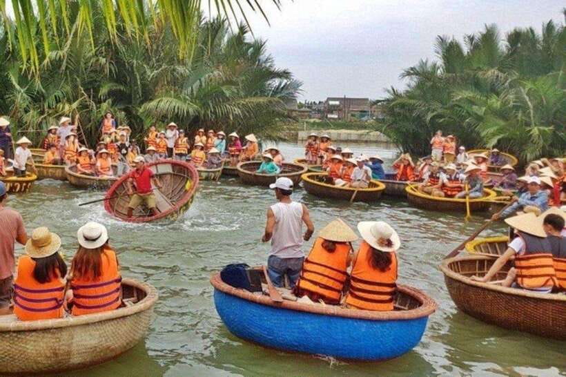 Hoi An: Basket Boat Tour by River Boat and Lantern Release - Starting at 40 Bạch Đằng, then heading straight for the water