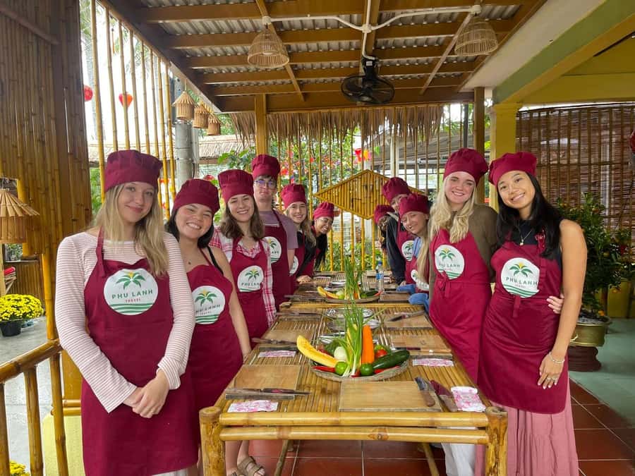 Hoi An: Basket Boat with Lantern-Making & Cooking Class Tour - Key things that make this tour work