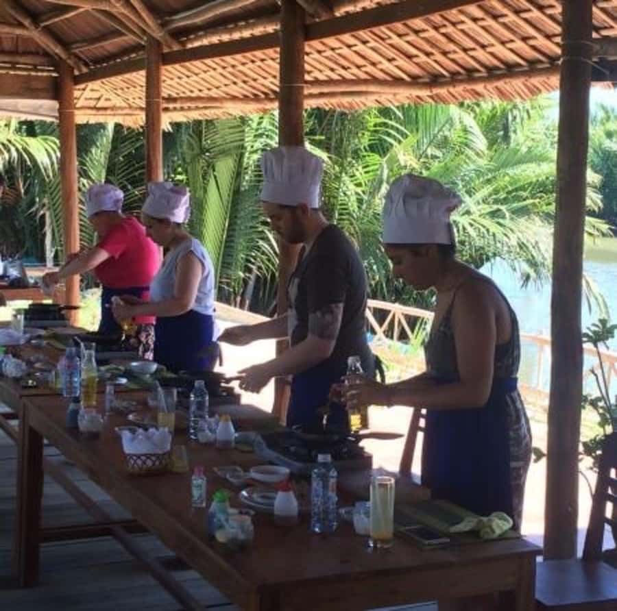 Hoi An: Bay Mau Cooking Class w/ Market & Basket Boat Option - Market Stop: Choosing Herbs and Ingredients Before You Cook