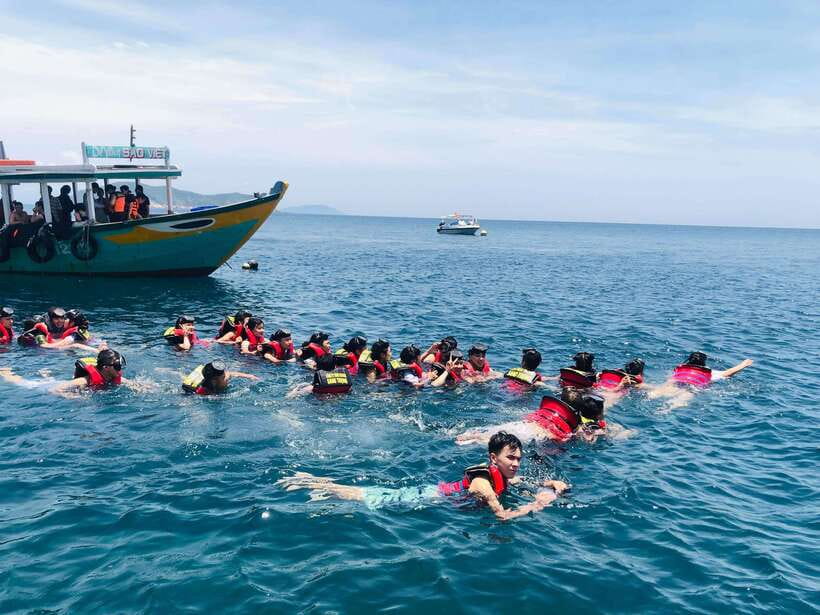 Hoi An: Cham Island and Bai Xep Day Tour with Snorkeling - Cham Island Biosphere Reserve and the local market: nature plus people