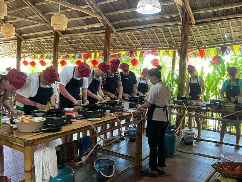 Hoi An: Cooking Class, Crab Fishing-Basket Boat, Market Tour - Welcome drink and downtime before you cook