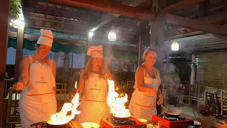 Hoi An : Cooking Class with Phở and Bamboo Basket Boat Tour - Why starting at the market makes these dishes click