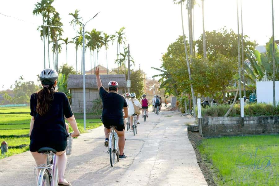 Hoi An Countryside Bike Tour- Tra Que Village & Basket Boat - Meeting Point and the Small-Group Advantage
