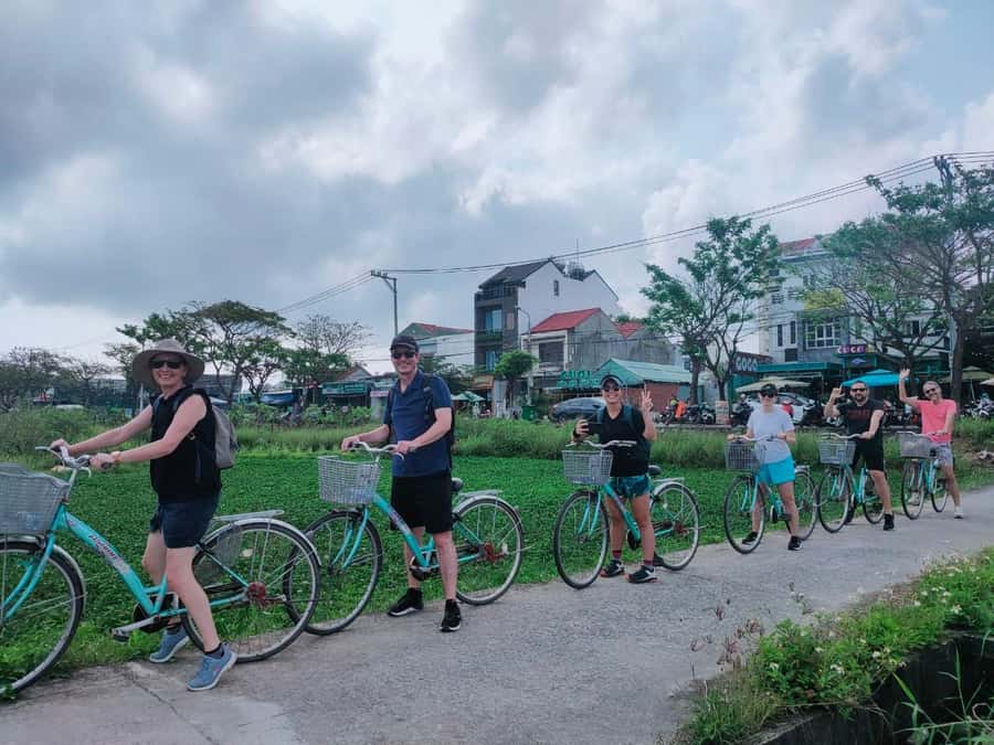 Hoi An: Countryside by Cycling, Buffalo Riding & Do Farming - Lunch at a local home: rice milk and Hoi An pancakes