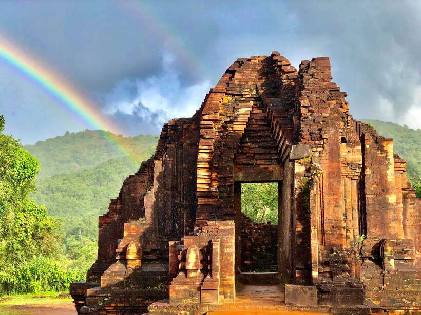 Hoi An/Da Nang: My Son Sunset Tour, Boat Trip with Brunch - The Champa performance: how it adds meaning to the ruins