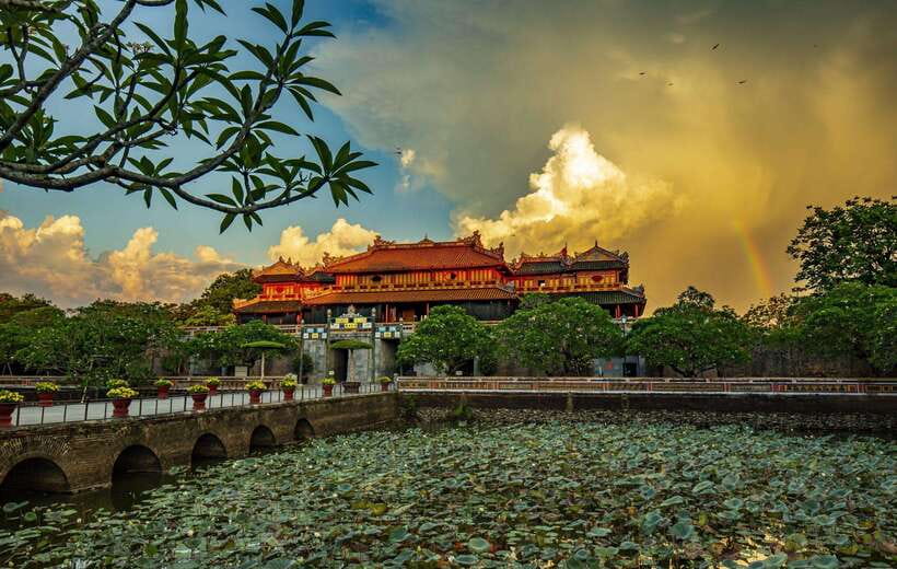 Hoi An/Da Nang : Private Day Trip to Imperial City - Hue - Morning views on Hai Van Pass, plus bunker history