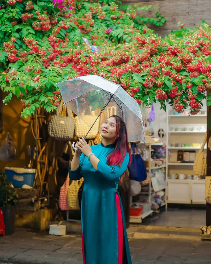 Hoi An/Da Nang: Private Photoshoot & Guided Walking Tour - Night Market lantern photos, and why the included fee matters
