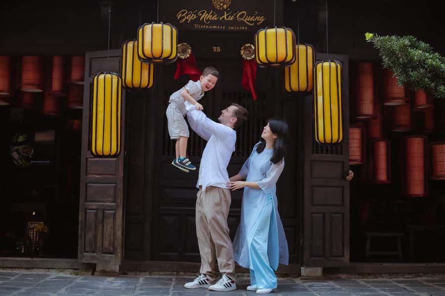 Hoi An/Da Nang: Private Photoshoot & Guided Walking Tour - Photo delivery: unlimited unedited vs the polished edits