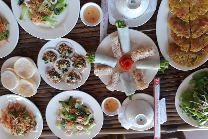 Hoi An Eco Tour Cooking Class & Fishing (Local market,basket boat,learn cooking) - The 11:15 Welcome, Greeting Drinks, and Family-Style Cooking