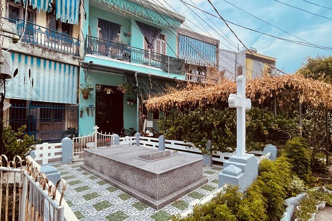Hoi An Ghosts, Death, Mystery Unveiled - Stop One: The 400-Year-Old Tree and the Start of the Darker Stories
