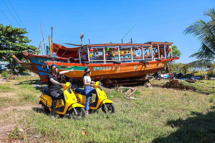 Hoi An: Half-day Electric Scooter Countryside Adventure - Tra Que Vegetable Village: herb farming, rice fields, and rice crackers