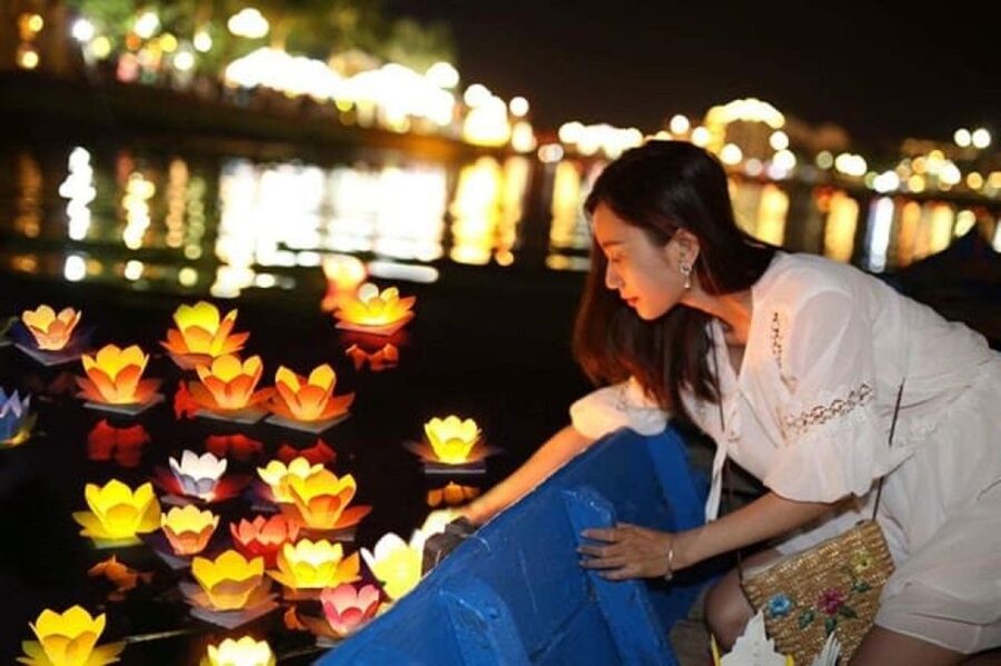 Hoi An : Hoai River Boat Trip by Night and Floating Lantern - Lantern release: the moment that makes it feel real