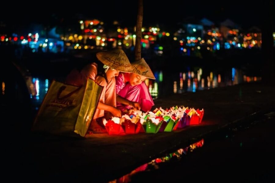Hoi An: Hoai River Night Boat Trip and Floating Lantern - Night market stroll after the lanterns: a smart add-on