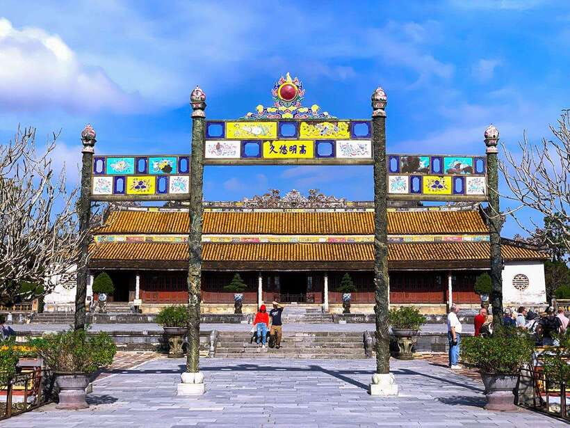 Hoi An: Imperial Hue And Scenic Hai Van Pass Discovery Tour - Guide quality and small-group feel