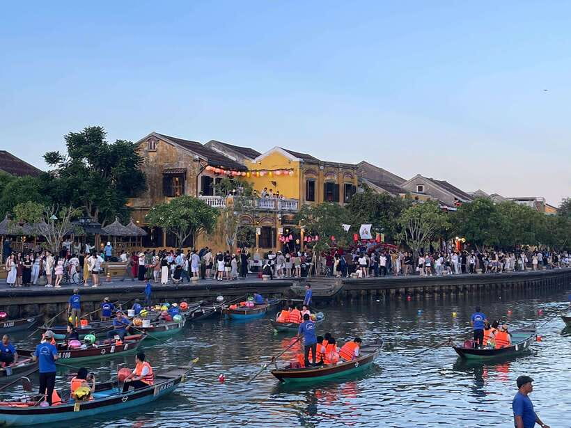 Hoi An: Lantern Boat Ride on the Hoai River - When your lantern drifts to the sea, the experience sticks
