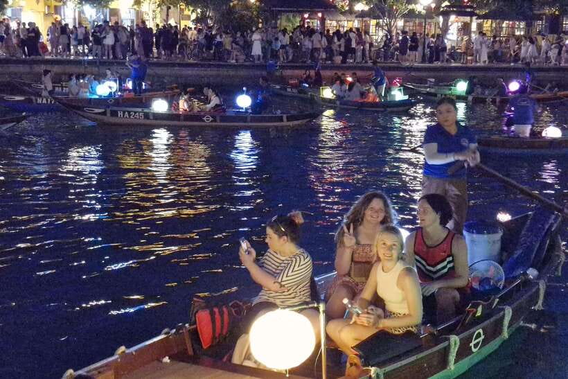 Hoi An : Lantern Boat Trip & Release Lantern - Your Lantern Wish Release: The Moment Most People Remember