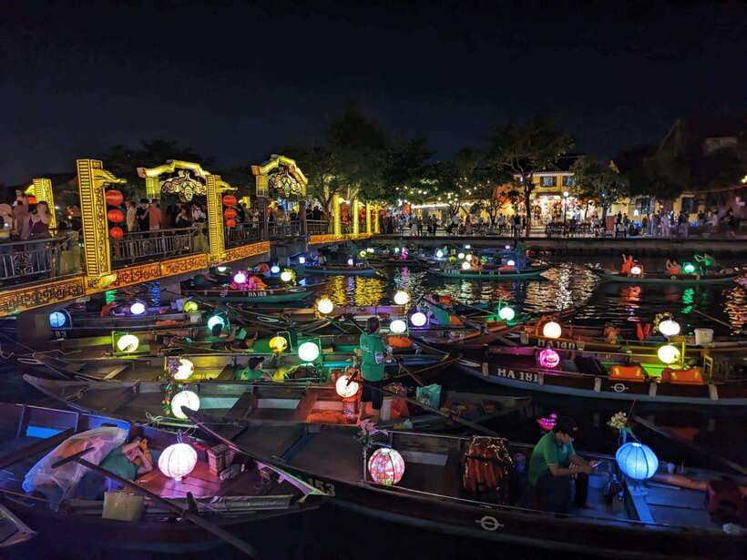 Hoi An : Lantern Boat Trip & Release Lantern - Meeting at 37 Nguyen Phuc Chu, Then Getting on the Boat Fast