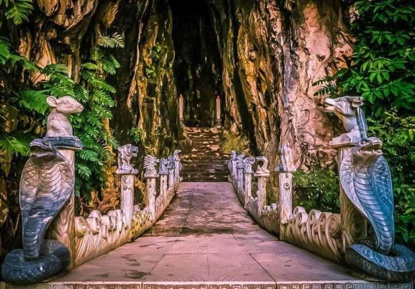 Hoi An: Marble Mountain, Am Phu Cave and Monkey Mountain - Am Phu Cave: Buddhist ideas shown through scenes