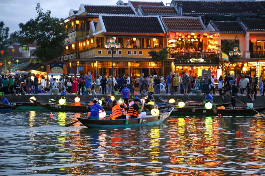 Hoi An : Night Boat Trip and Floating Lantern on Hoai River - Key points to know before you go