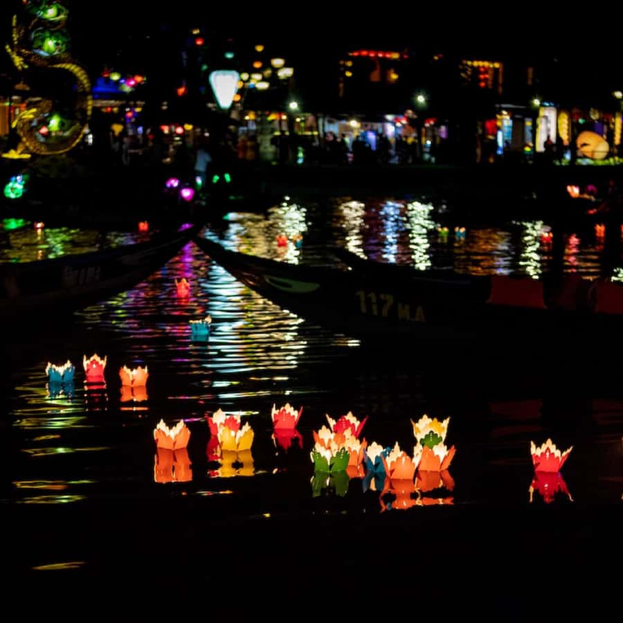 Hoi An : Night Boat Trip and Floating Lantern on Hoai River - Small boat setup: 1 to 5 people and why it matters